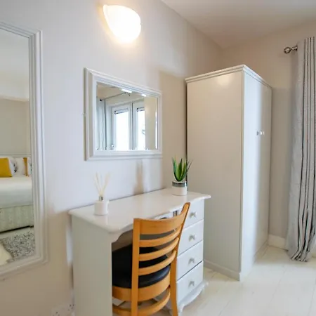 225 - The Carrowmore At The Harbour Mills By Shortstays!