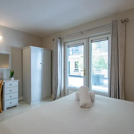 225 - The Carrowmore At The Harbour Mills By Shortstays!