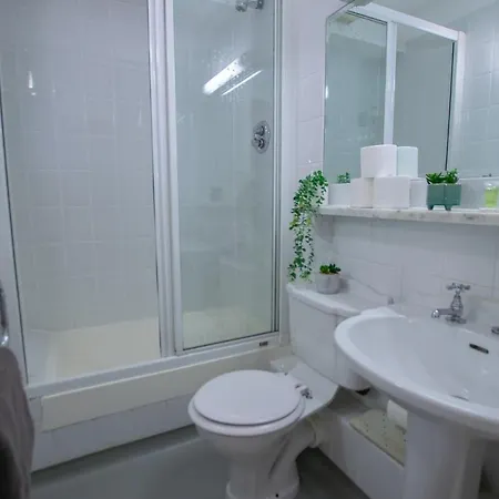 225 - The Carrowmore At The Harbour Mills By Shortstays! *